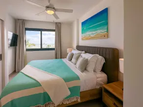 Elegant and Spacious Penthouse With Ocean View - Image 4