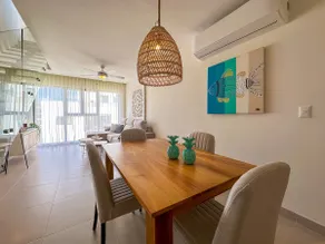 Elegant and Spacious Penthouse With Ocean View - Image 3