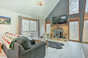 4 Mi to Tubing: Cozy Bushkill Cabin w/ Deck! - Image 3