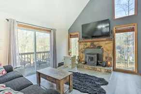 4 Mi to Tubing: Cozy Bushkill Cabin w/ Deck! - Image 4