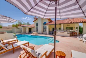 Heated Saltwater Pool: Group Getaway in Scottsdale - Image 3