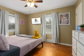 4 Bedroom Ranch w/ Fenced Yard, FIFA ready + Easy - Image 2