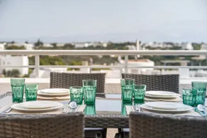Charmant appartement de vacances entièrement équipé avec piscine, internet haut débit et terrasse | Vue ville - Image 3