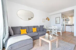 Charmant appartement de vacances entièrement équipé avec piscine, internet haut débit et terrasse | Vue ville - Image 5