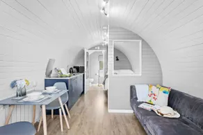 Kingston Black Glamping Pod - Hot Tub - Image 4