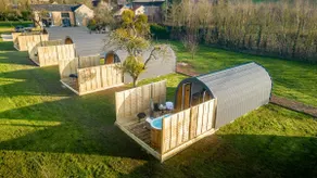 Kingston Black Glamping Pod - Hot Tub - Image 2