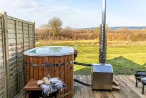 Morgan Sweet Glamping Pod - Free Wi-Fi - Image 3