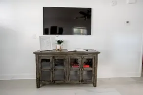 Charming 1-Bedroom Oasis in the Heart of Downtown - Image 3