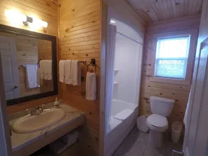 Three-Bedroom Luxury cottage - Image 4