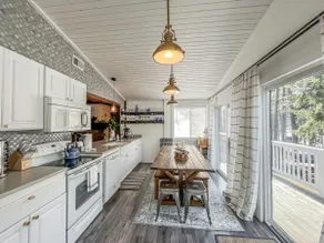 Hot tub, fire pit, lakefront, dock, pet friendly - Image 5