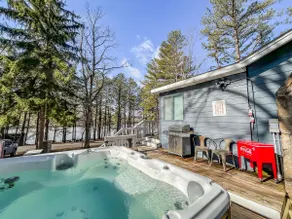 Hot tub, fire pit, lakefront, dock, pet friendly - Image 2