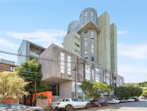 Chic 1-Bed Apartment in the Heart of Newtown - Image 5