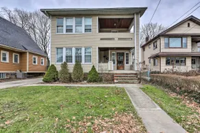 Lakewood Home w/ Yard ~ 8 Mi to Cleveland! - Image 3