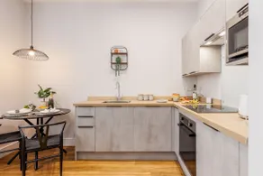 Cosy, Beautiful Studio Apt w/ Free Parking & Wi-Fi - Image 2