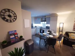 Belfast Central 2 bedroom luxurious modern stay - Image 5