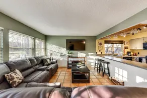 Willow Bend: 4-Bedroom Tranquil Escape - Image 3