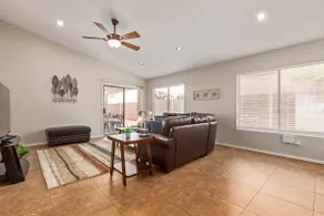 3BR w patio, BBQ grill, near stadiums - Image 4