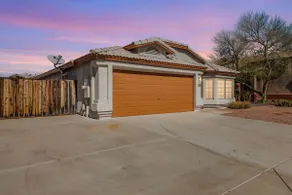3BR w patio, BBQ grill, near stadiums - Image 2