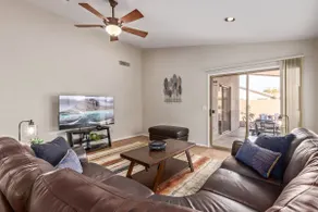 3BR w patio, BBQ grill, near stadiums - Image 5