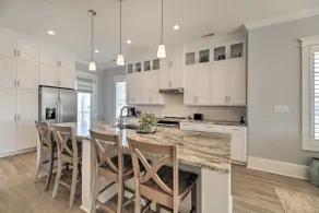 Gorgeous Emerald Isle Getaway: Walk to Beach! - Image 3