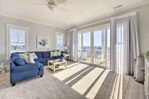 Gorgeous Emerald Isle Getaway: Walk to Beach! - Image 4
