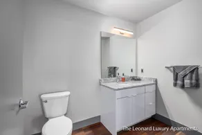 1 Queen Bedroom w/ City Views - Leonard Building - Image 3