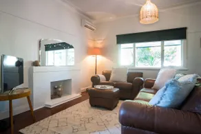 Higgins Hideaway Central Cottage with Garden Oasis - Image 2