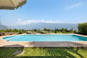 Villa 'Corneghe' avec vue sur le lac, piscine, jardin et terrasse - Image 2