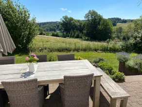 Spacious country house with panoramic view - Image 3