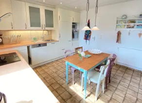 Spacious country house with panoramic view - Image 4