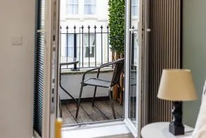 NEW! Stunning 1-bed Apt w/ Balcony & Free Parking - Image 3