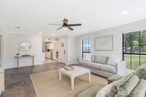 Updated & centrally located 3 Bed - Image 3