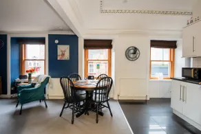 Charming 2 Bedroom Flat in the Heart of Kirriemuir - Image 4