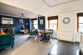 Charming 2 Bedroom Flat in the Heart of Kirriemuir - Image 5