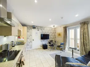 Luxury 1 Bedroom Apartment with Private Balcony - Image 3