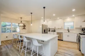 Stunning Modern Dream Home w Pool, Grill, Foosball - Image 4