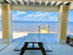 Key to Paradise: Waterfront Home & 2 Kayaks! - Image 4