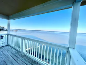 Key to Paradise: Waterfront Home & 2 Kayaks! - Image 5