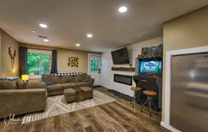 Porcupine Lodge · Stunning Cabin - Arcade & Pickleball - sleeps 13 - Image 2