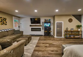 Porcupine Lodge · Stunning Cabin - Arcade & Pickleball - sleeps 13 - Image 4