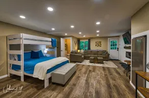 Porcupine Lodge · Stunning Cabin - Arcade & Pickleball - sleeps 13 - Image 5