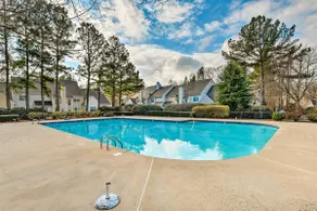 Chic Charlotte Townhome w/ Community Pool - Image 3