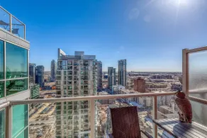Luxury 2BR Condo - King Bed - Stunning City Views - Image 4