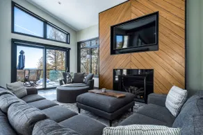 Bayview Oasis: Luxe Lakeside Escape w/ Pickleball - Image 4