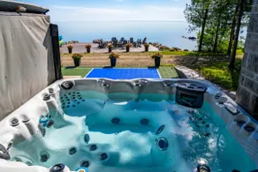 Bayview Oasis: Luxe Lakeside Escape w/ Pickleball - Image 3