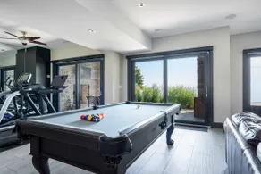 Bayview Oasis: Luxe Lakeside Escape w/ Pickleball - Image 5
