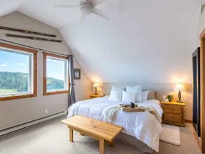 The Alpine | Sleeps 10 | Perfect for Large Groups! - Image 3