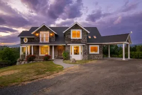 Exquisite Country Chateau, Pet Friendly & Hot Tub - Image 5
