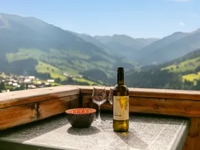 Holiday apartment close to the centre, mountain view - Image 2