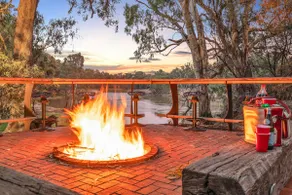 Luxury Waterfront Retreat on Murray River - Image 4